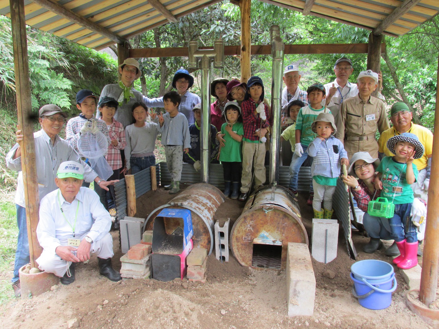 ドングリランドの森づくり 炭焼き小屋の改修作業 を行いました 特定非営利活動法人 どんぐりネットワーク